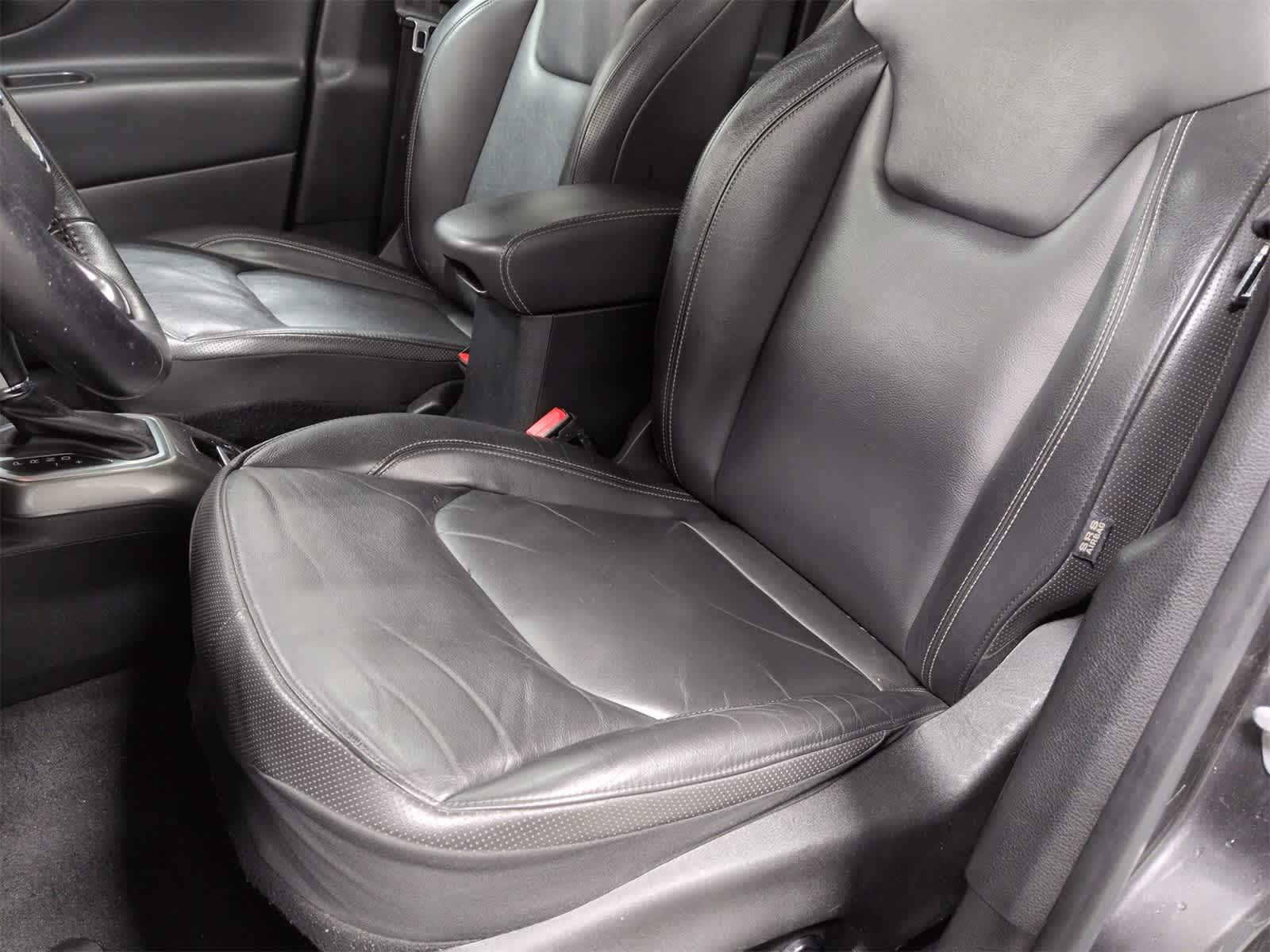 Thumbnail: 2019 Jeep Renegade - 16