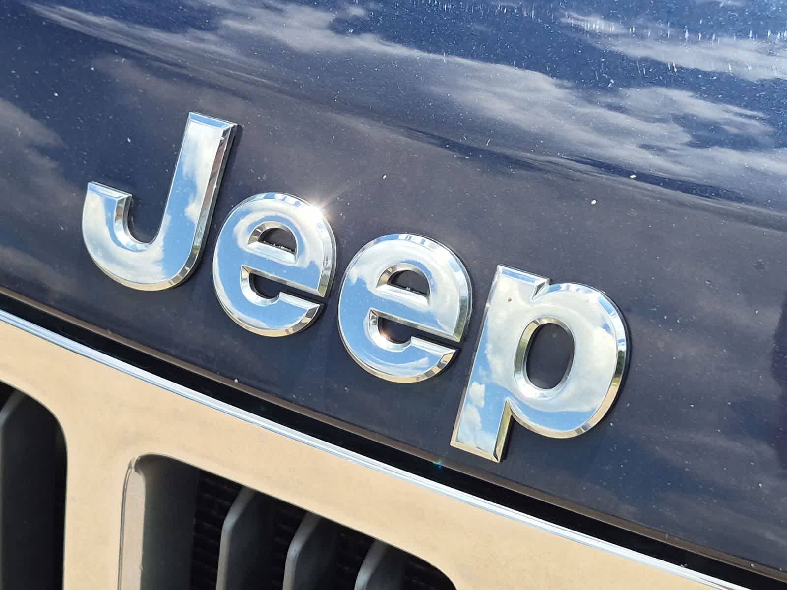 Thumbnail: 2012 Jeep Grand Cherokee - 12