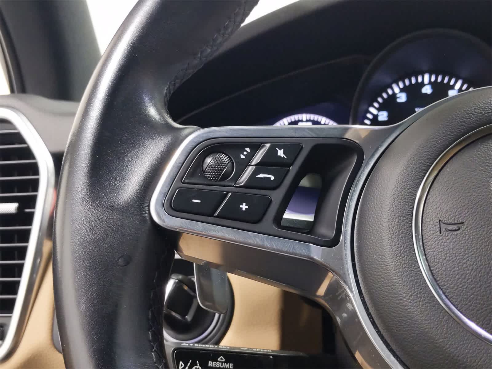 Thumbnail: 2023 Porsche Cayenne - 29