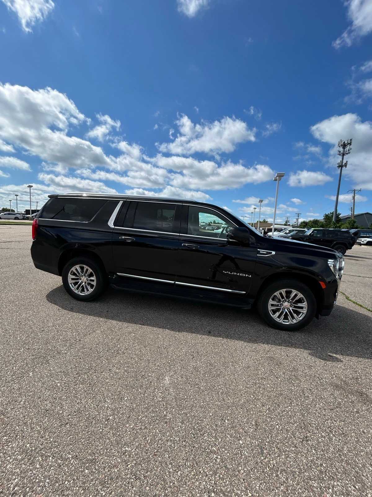 Thumbnail: 2021 GMC Yukon XL - 11