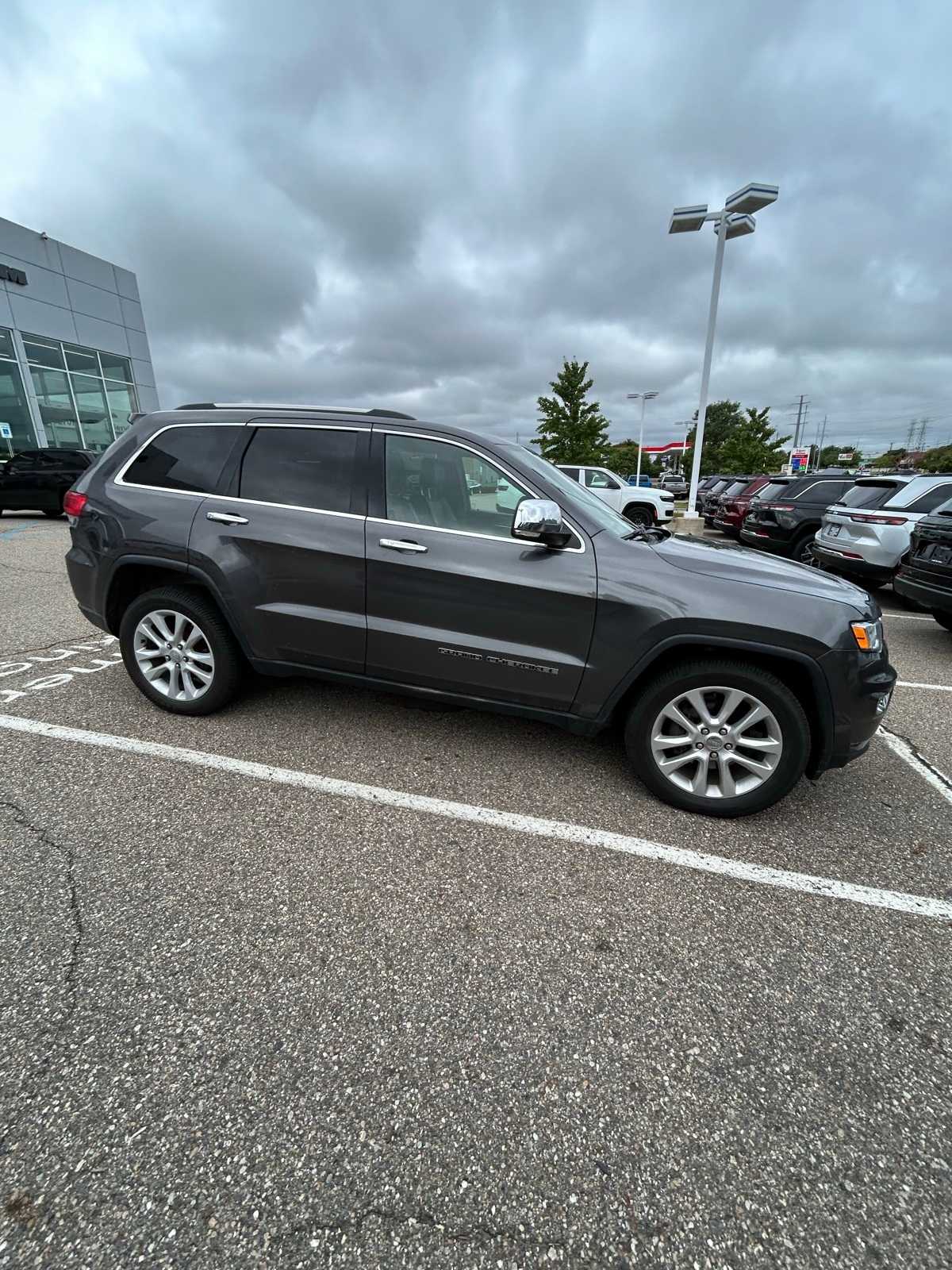 Thumbnail: 2017 Jeep Grand Cherokee - 9