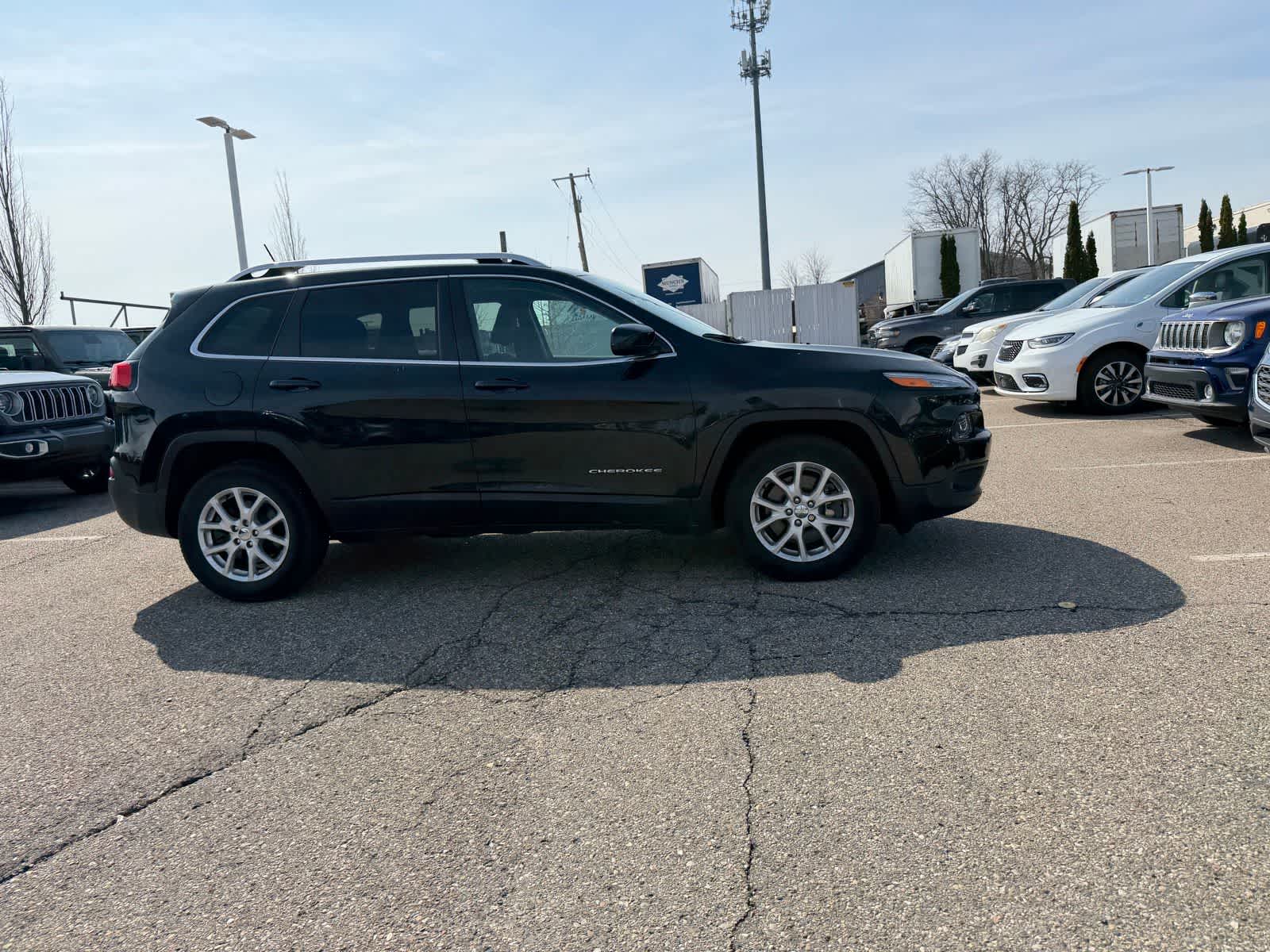 Thumbnail: 2015 Jeep Cherokee - 14