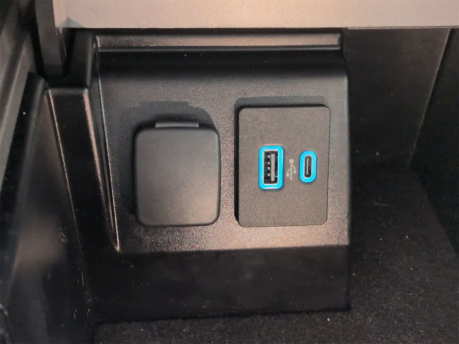 Thumbnail: 2021 Ford Explorer - 30