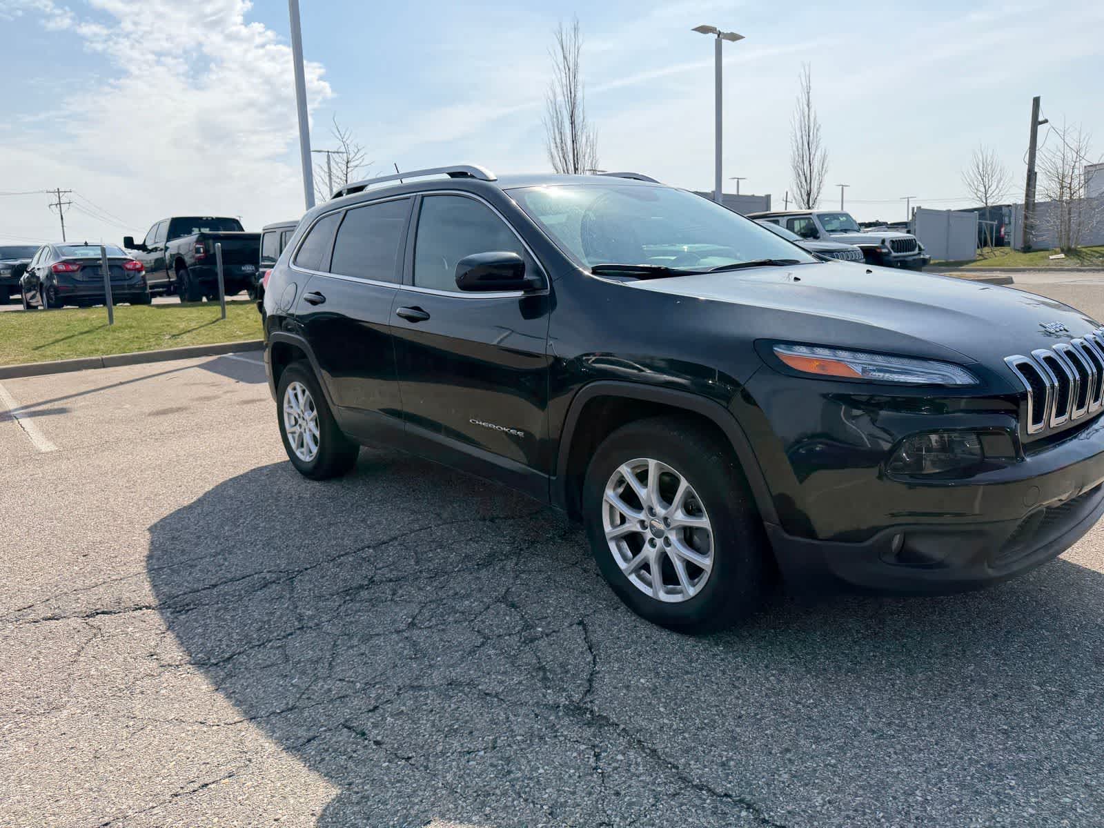 Thumbnail: 2015 Jeep Cherokee - 12