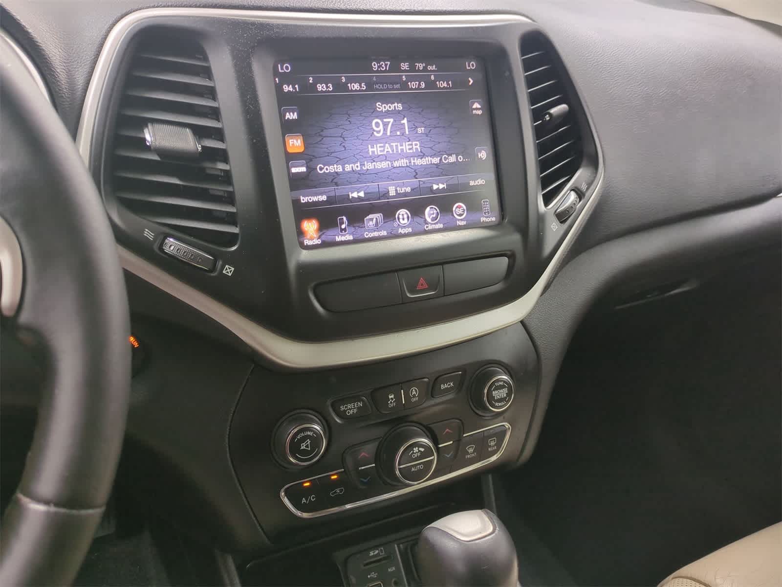 Thumbnail: 2016 Jeep Cherokee - 28
