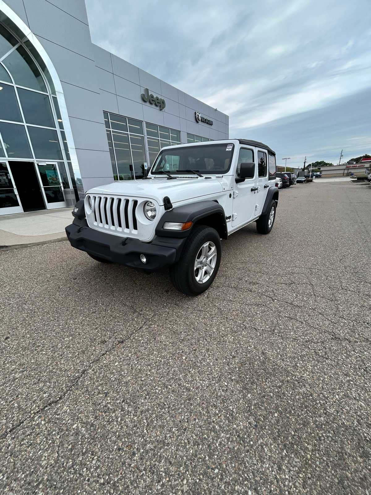 2022 Jeep Wrangler Unlimited Sport S photo 4