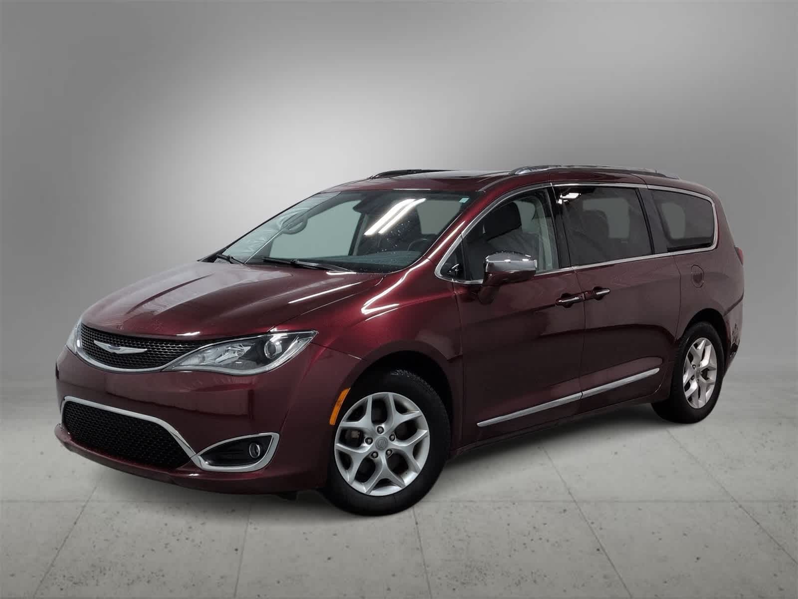 2020 Chrysler Pacifica Limited's photo