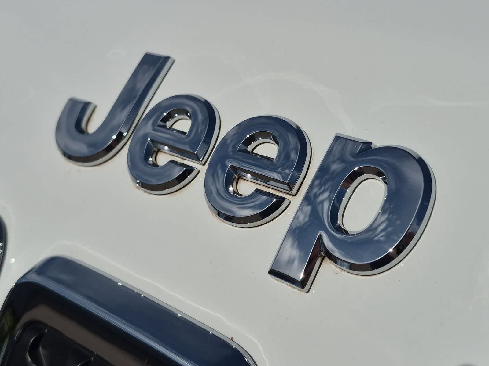 Thumbnail: 2022 Jeep Cherokee - 12