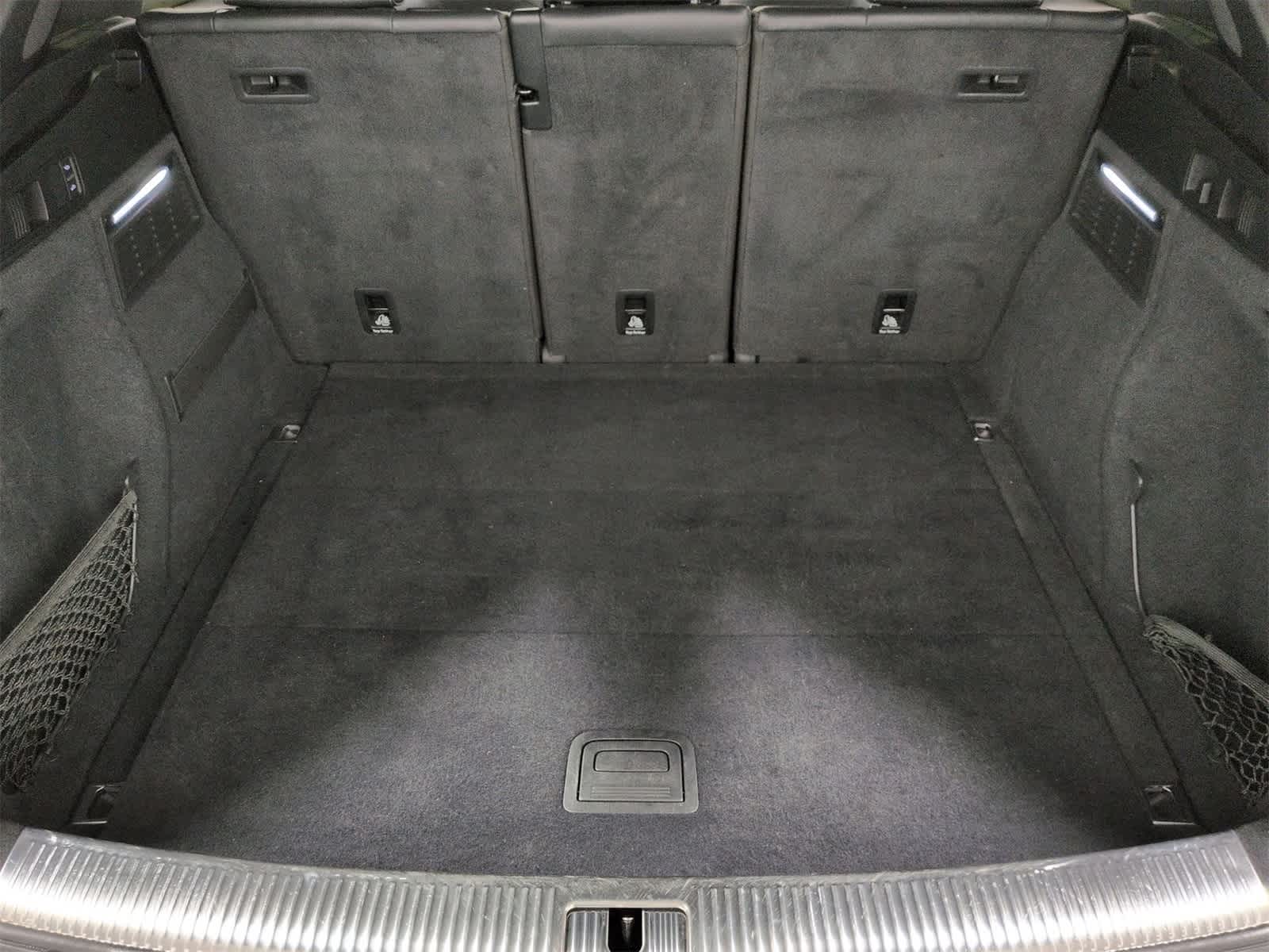 Thumbnail: 2019 Audi SQ5 - 37