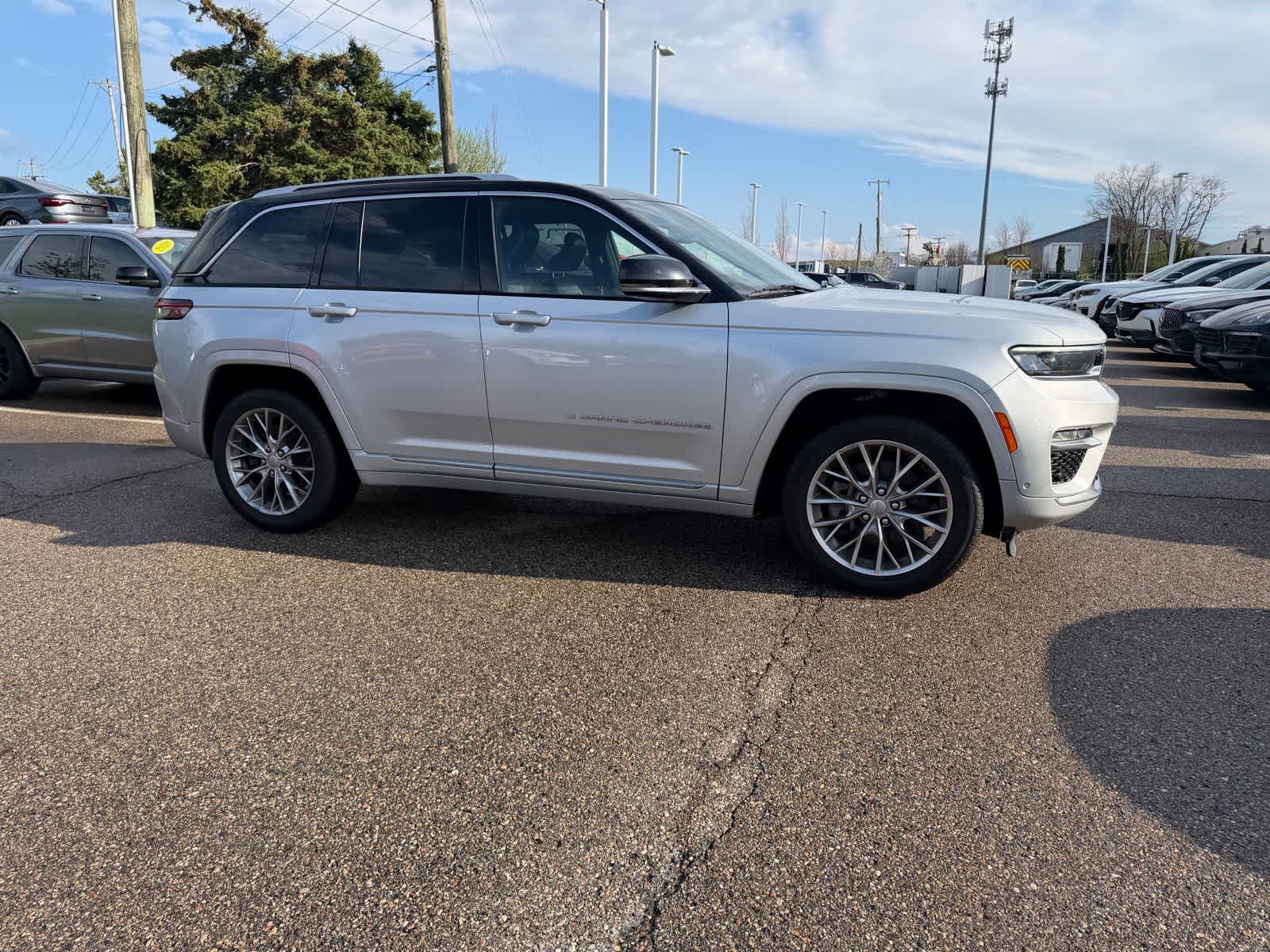 Thumbnail: 2022 Jeep Grand Cherokee - 14