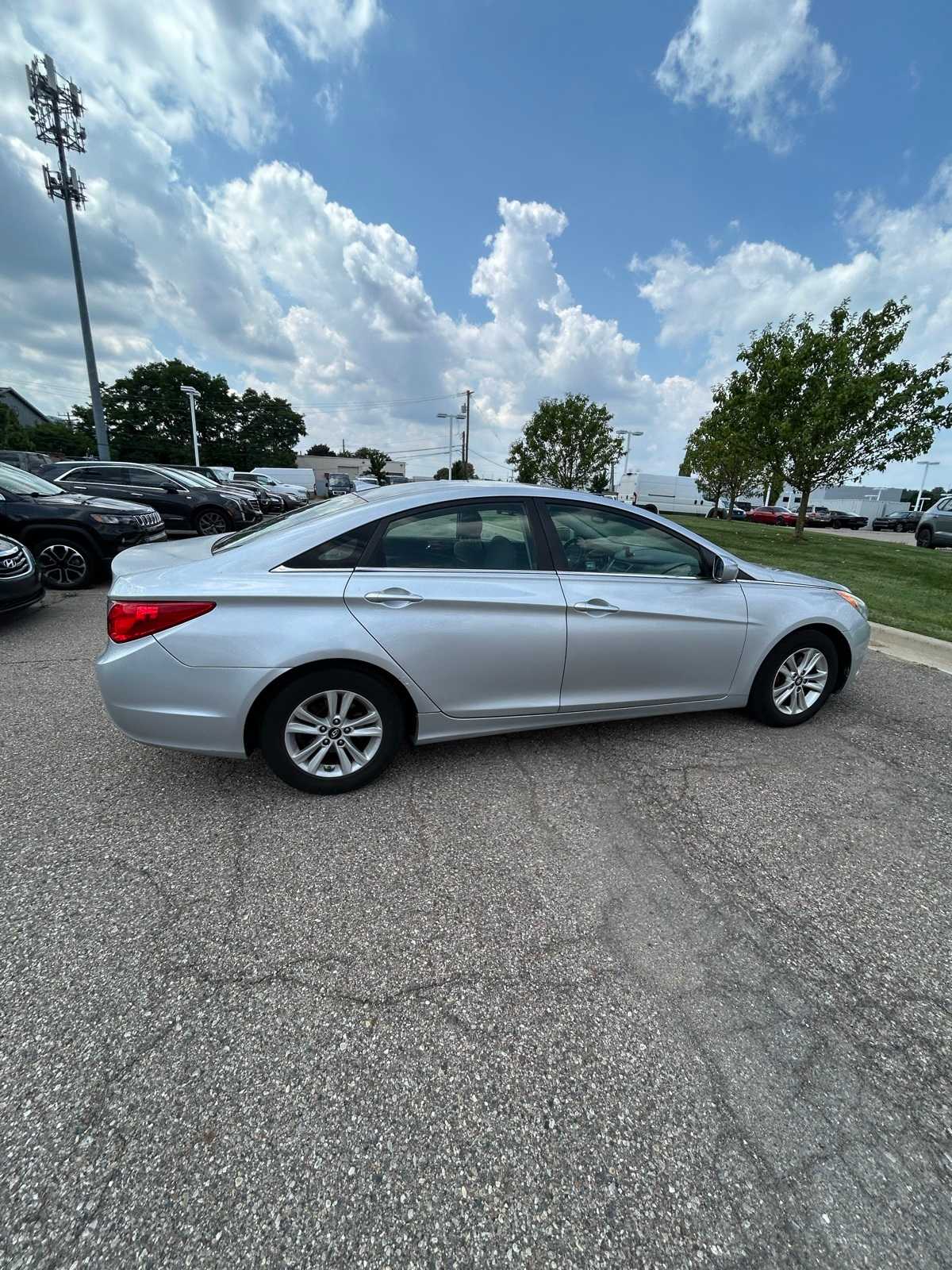 Thumbnail: 2013 Hyundai Sonata - 12