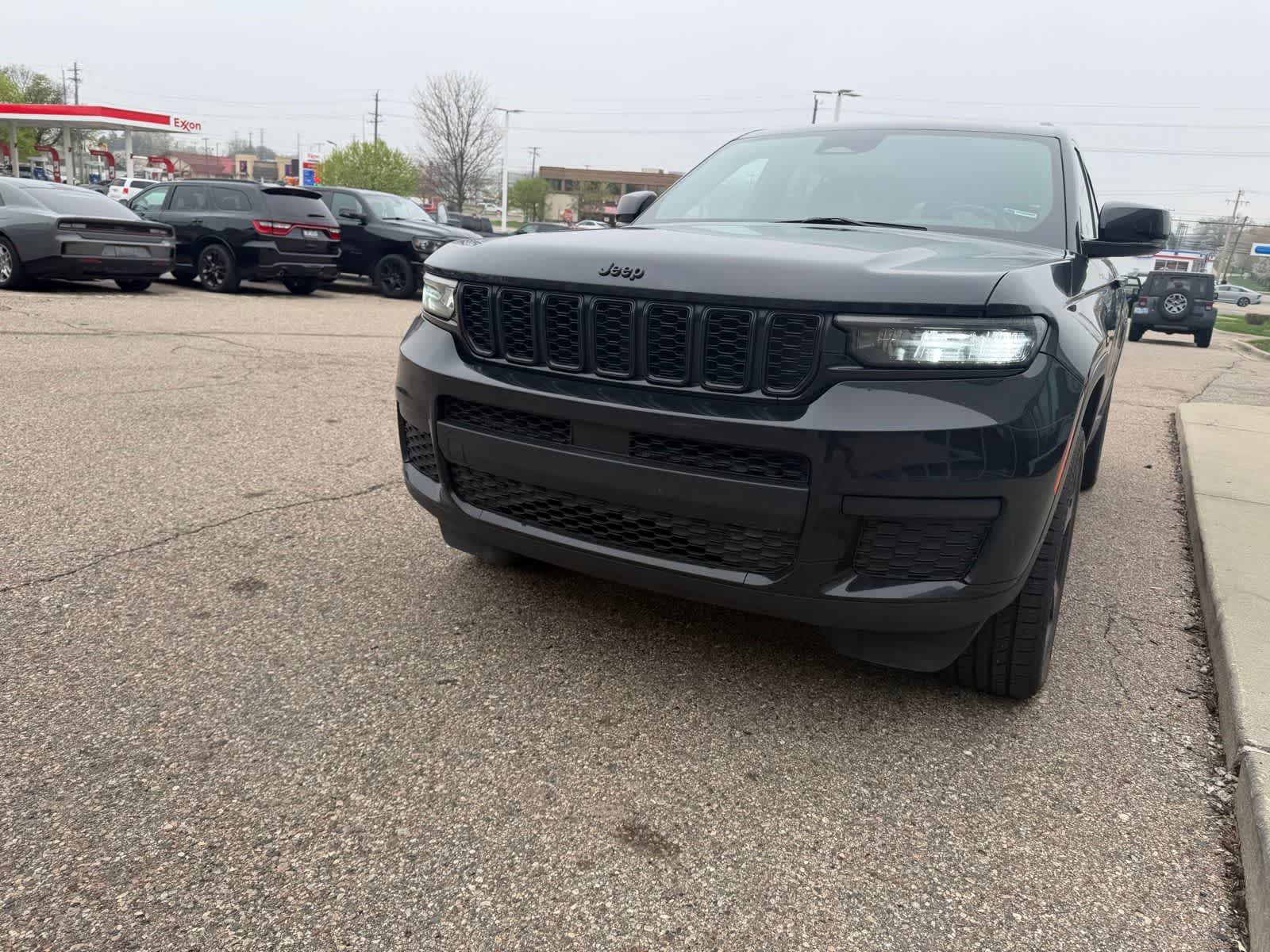 Thumbnail: 2022 Jeep Grand Cherokee L - 2