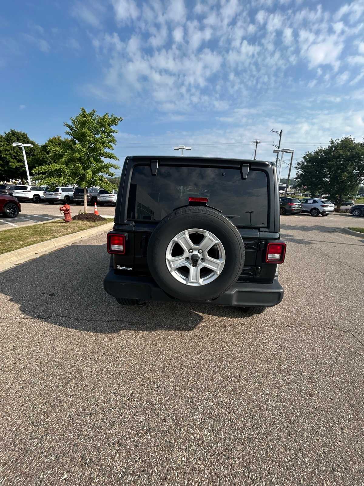 Thumbnail: 2021 Jeep Wrangler - 20