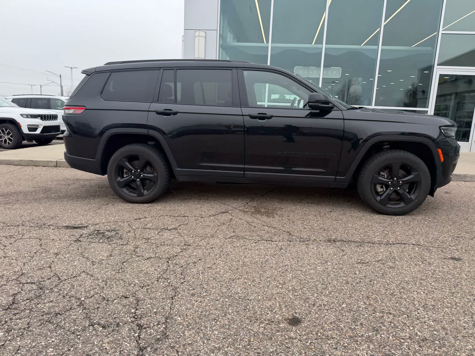 Thumbnail: 2022 Jeep Grand Cherokee L - 16