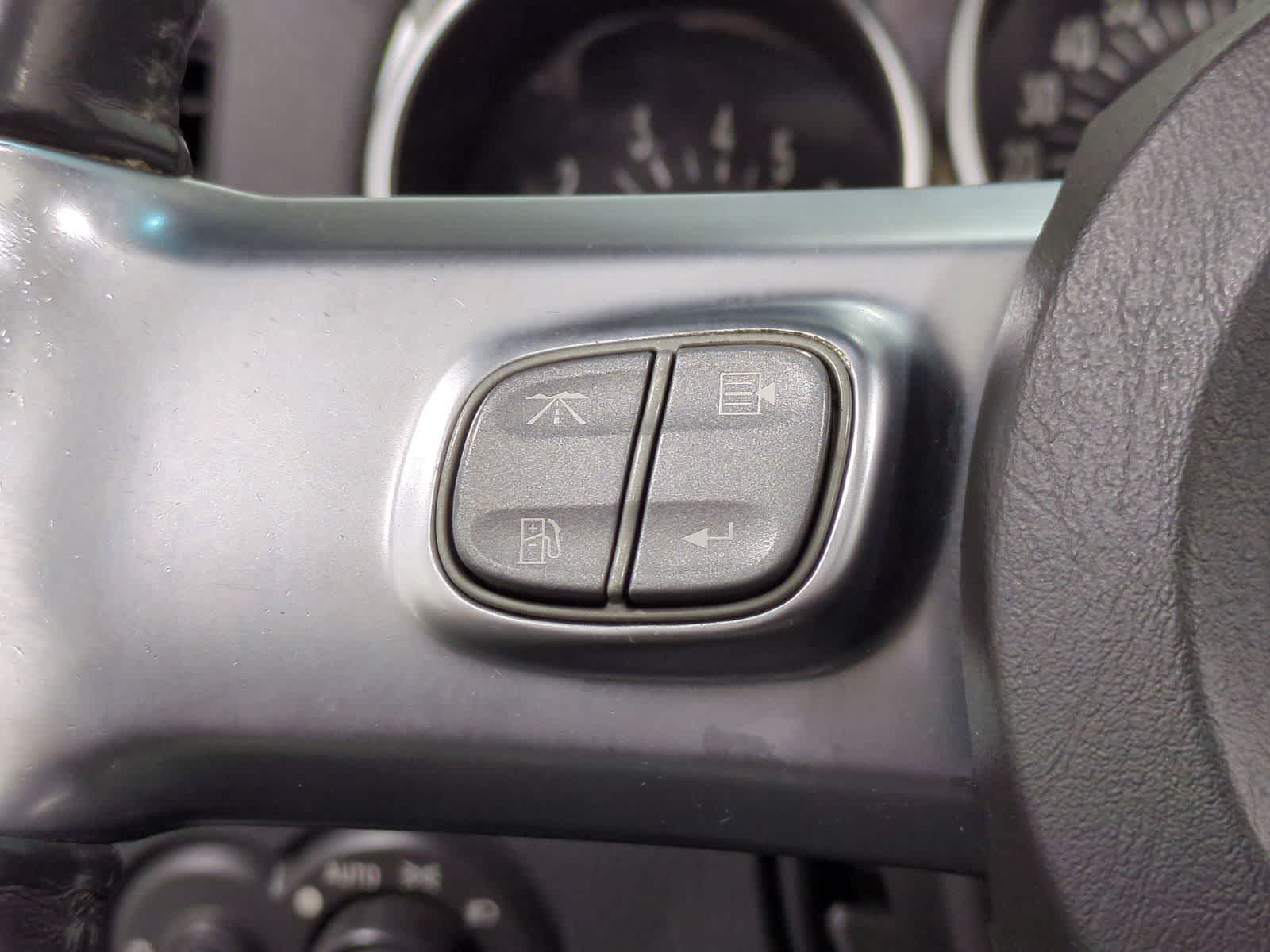 Thumbnail: 2005 Chevrolet SSR - 21