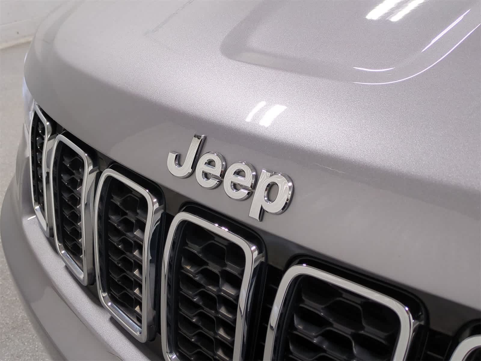 Thumbnail: 2021 Jeep Grand Cherokee - 12