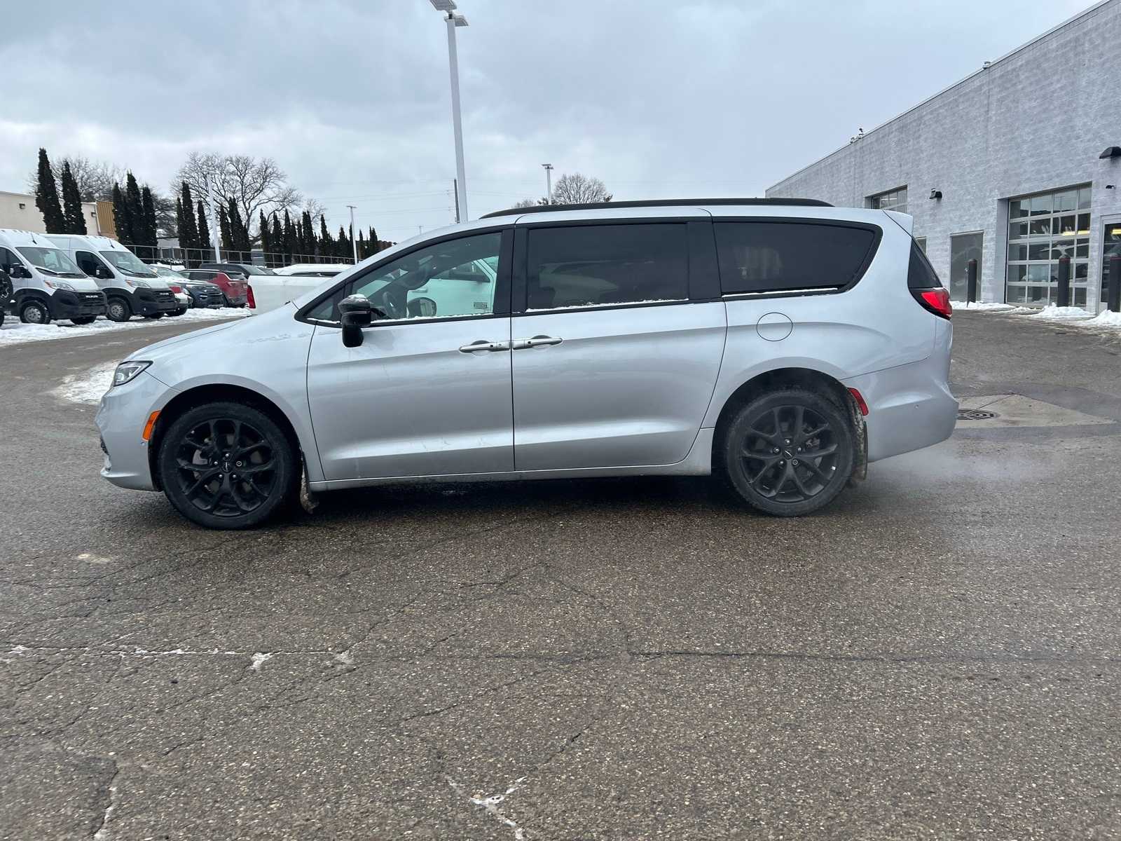 Thumbnail: 2023 Chrysler Pacifica - 27