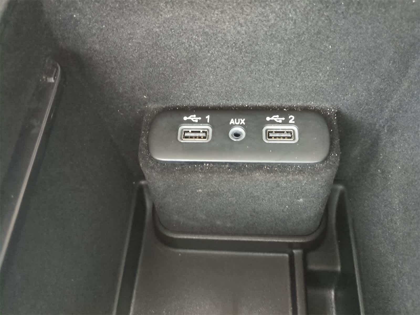 Thumbnail: 2023 Chrysler 300 - 29