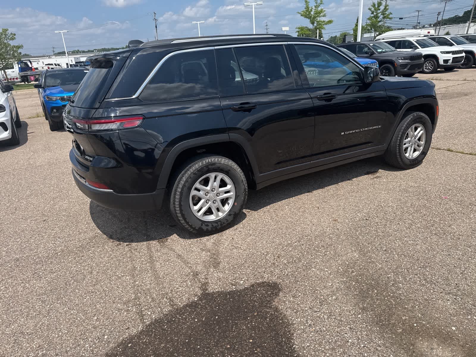 Thumbnail: 2023 Jeep Grand Cherokee - 14