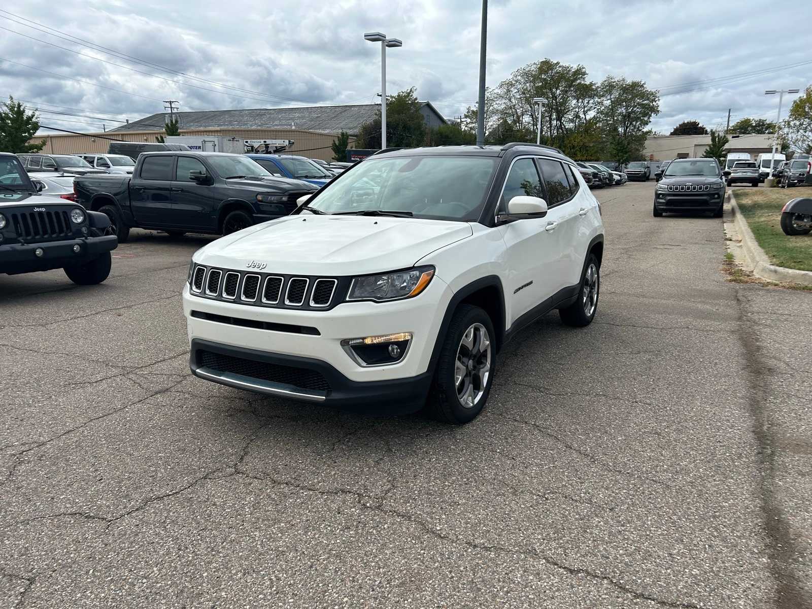 Thumbnail: 2019 Jeep Compass - 3