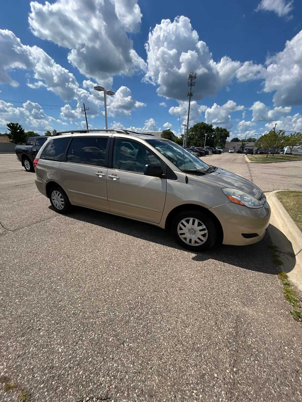 Thumbnail: 2008 Toyota Sienna - 10