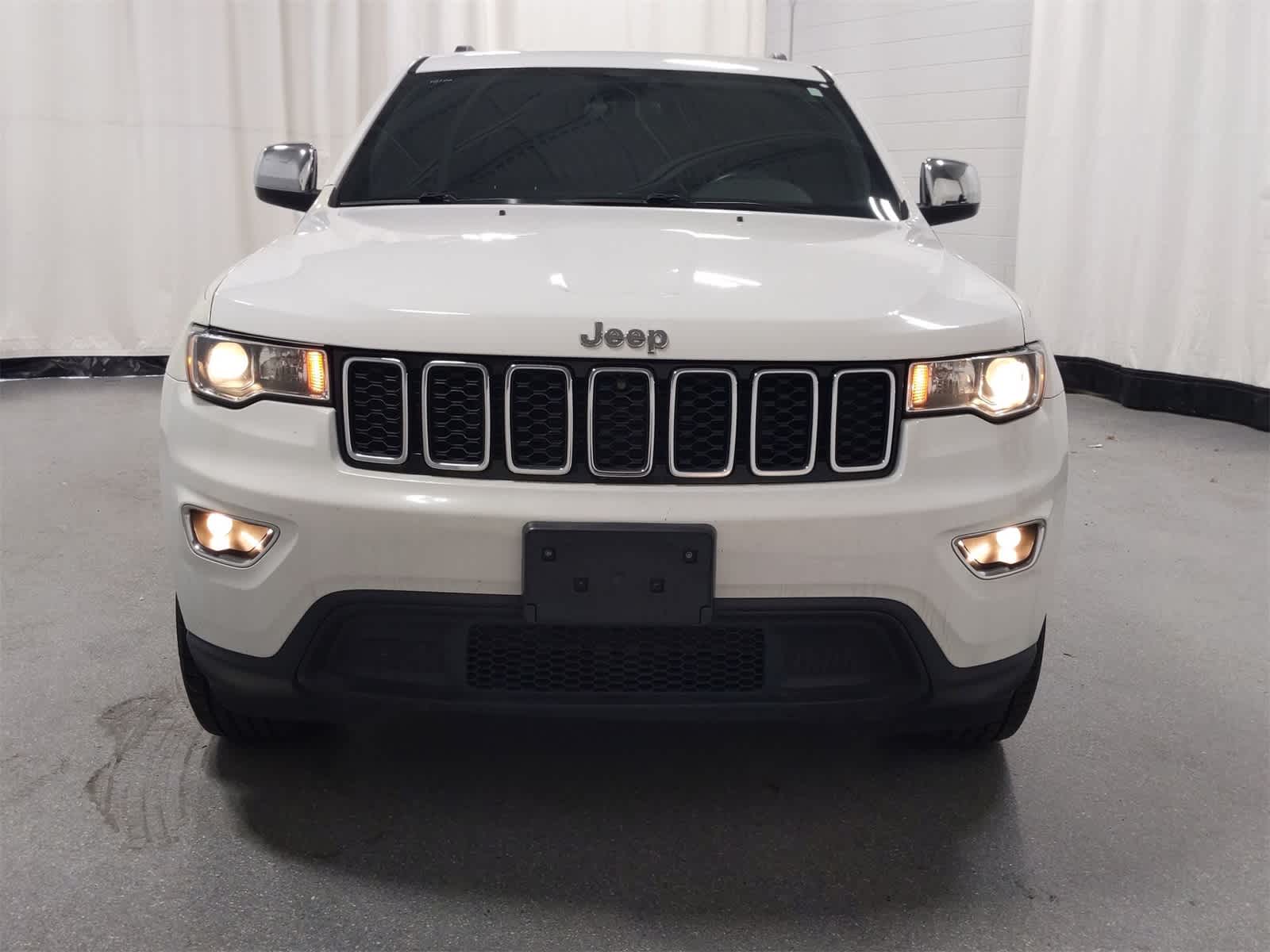 Thumbnail: 2019 Jeep Grand Cherokee - 17