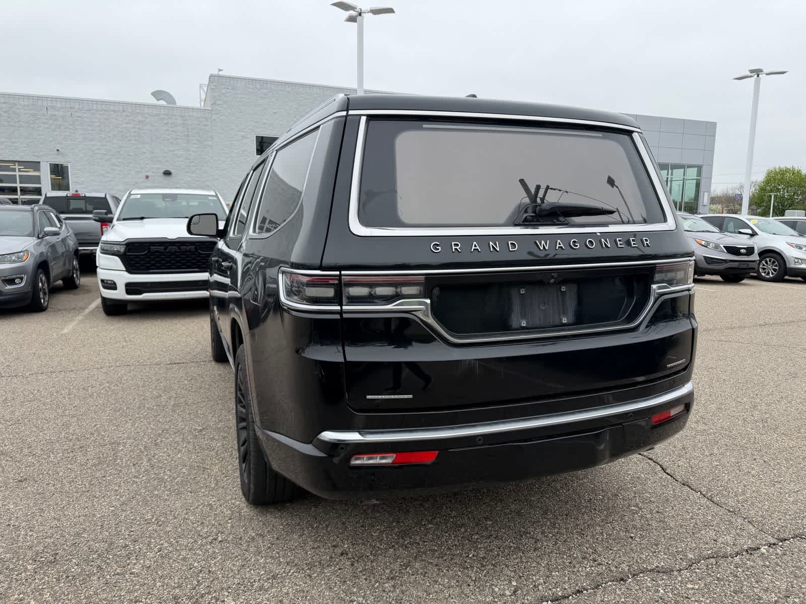 Thumbnail: 2022 Jeep Grand Wagoneer - 18