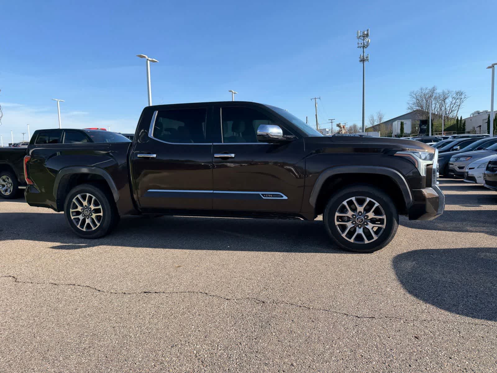 Thumbnail: 2022 Toyota Tundra - 17