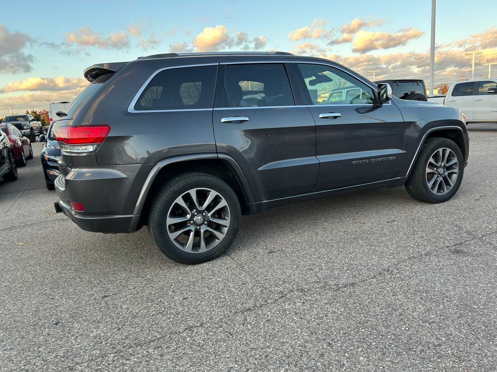 Thumbnail: 2018 Jeep Grand Cherokee - 12