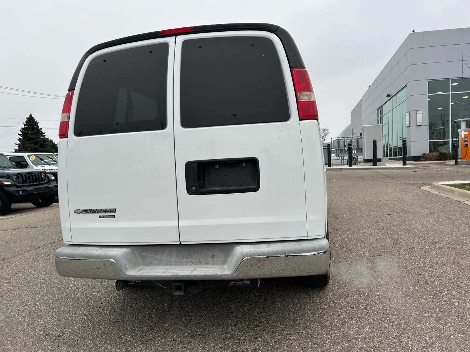 Thumbnail: 2016 Chevrolet Express - 16