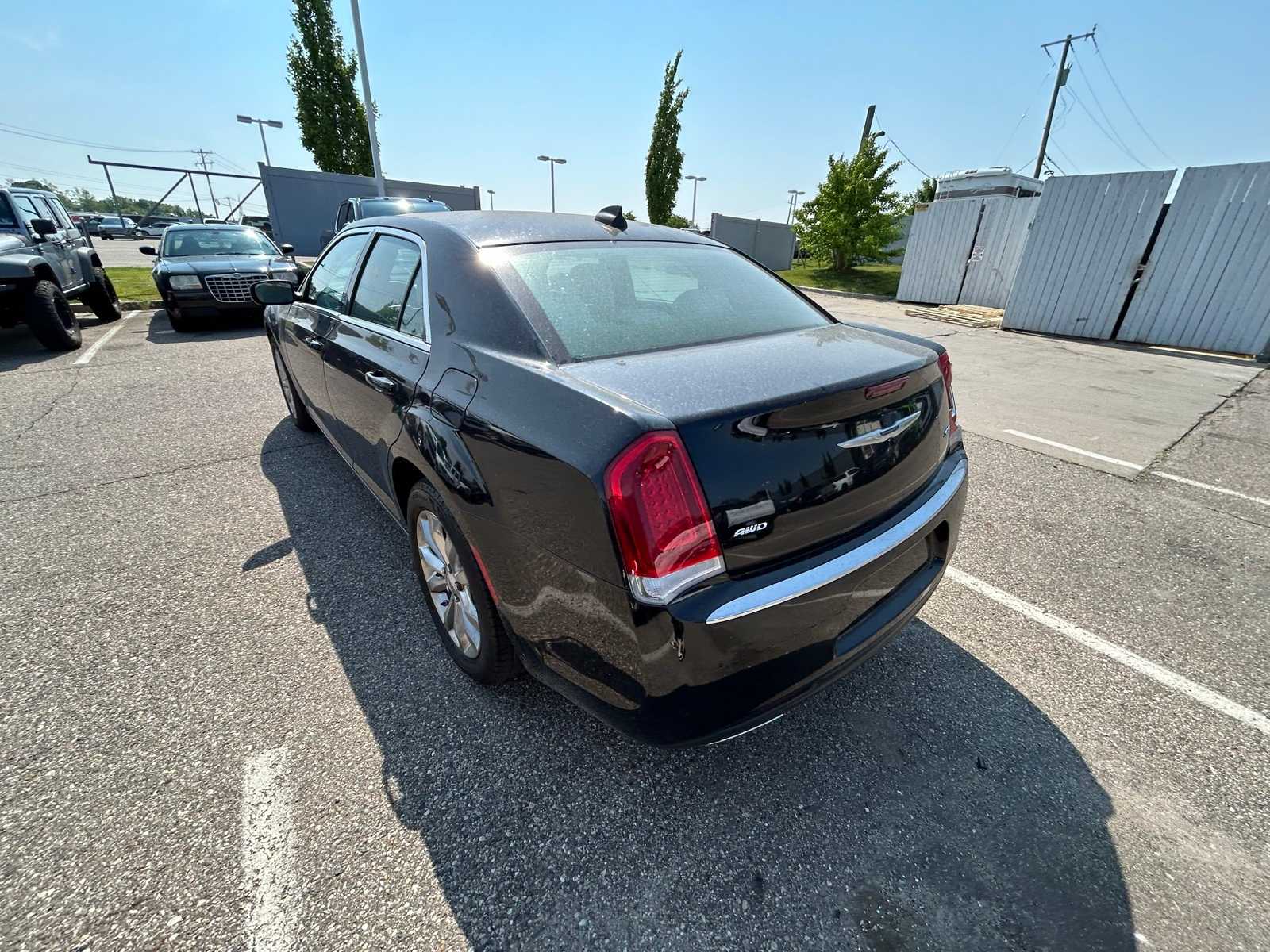 Thumbnail: 2023 Chrysler 300 - 22