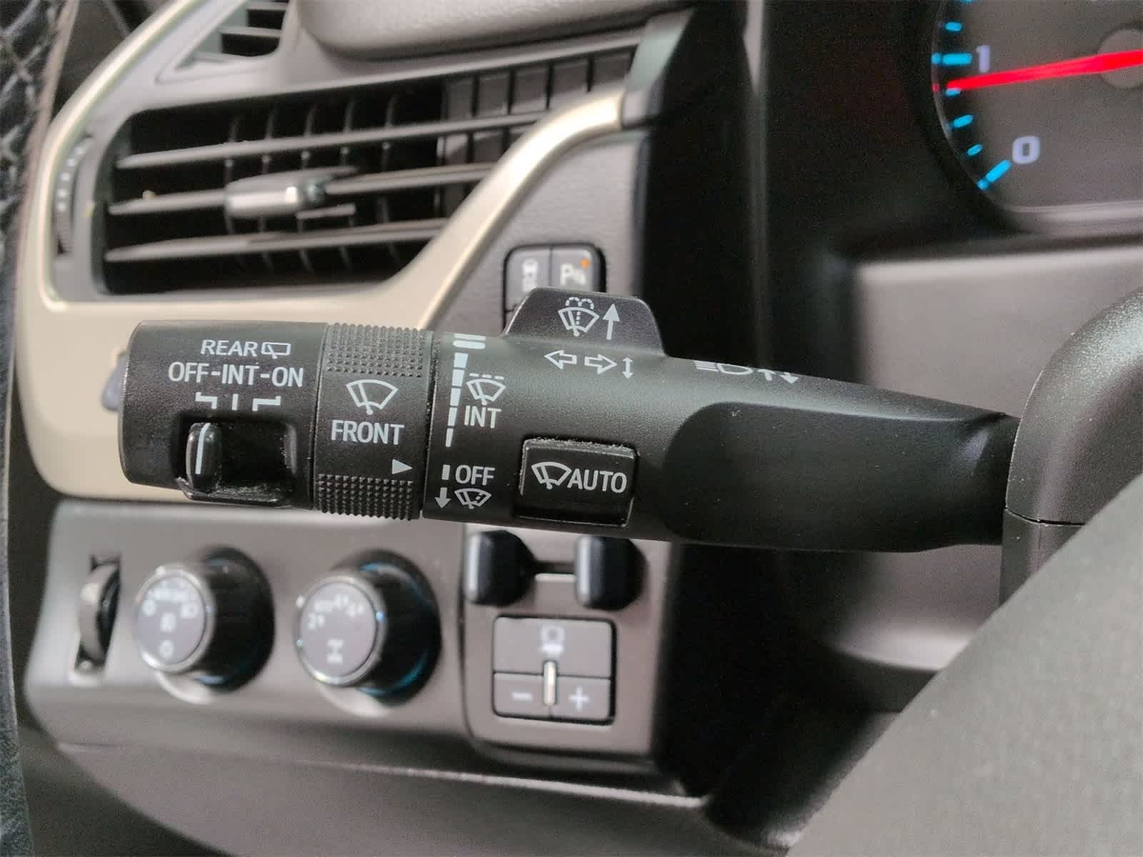 Thumbnail: 2020 GMC Yukon XL - 28