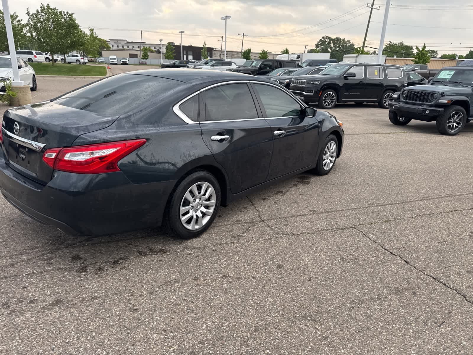 2017 Nissan Altima S 14