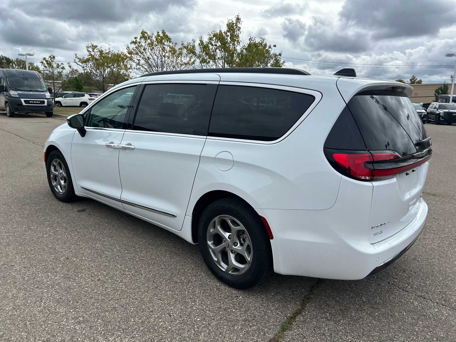Thumbnail: 2023 Chrysler Pacifica - 24