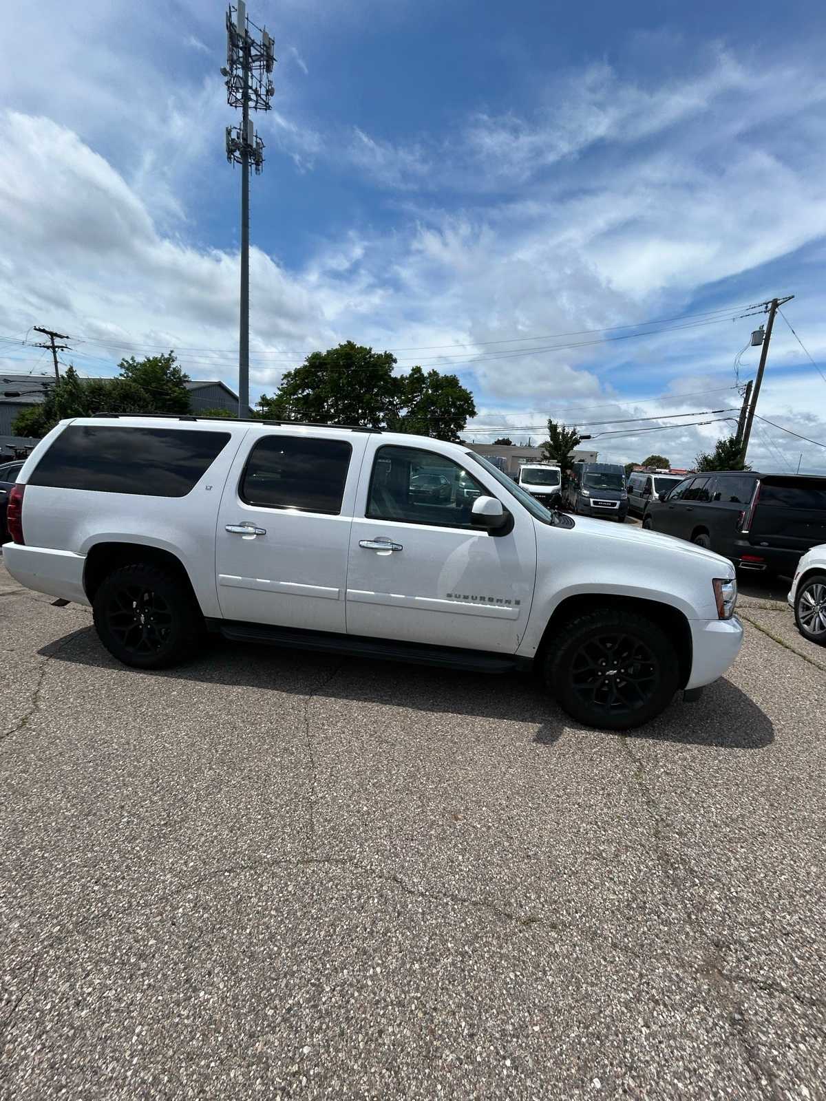 Thumbnail: 2008 Chevrolet Suburban - 14