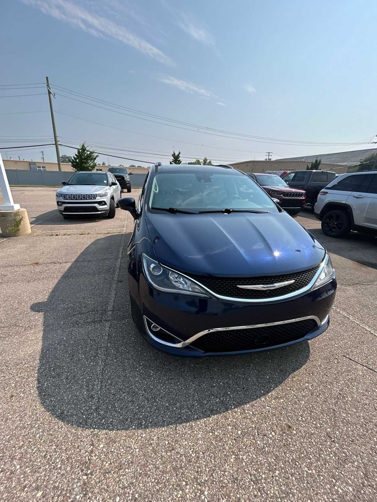 Thumbnail: 2018 Chrysler Pacifica - 10