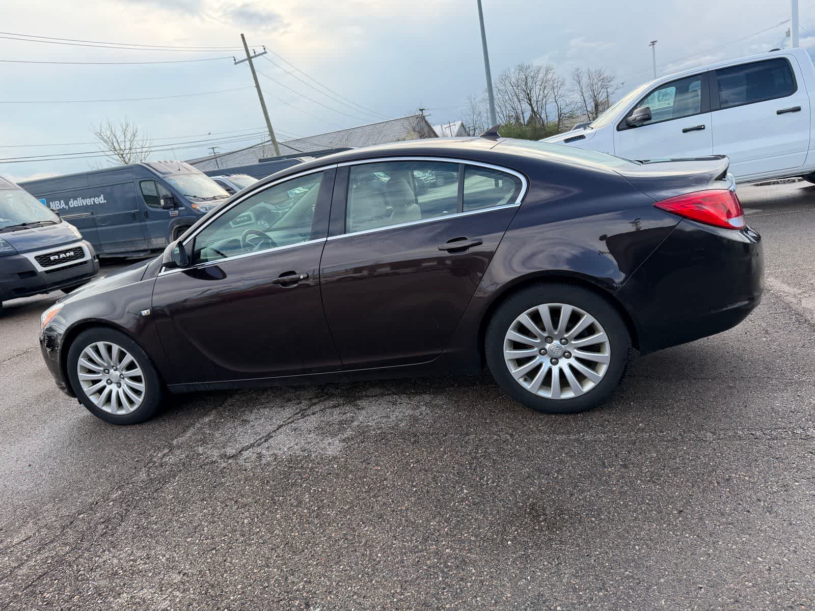 Thumbnail: 2011 Buick Regal - 28