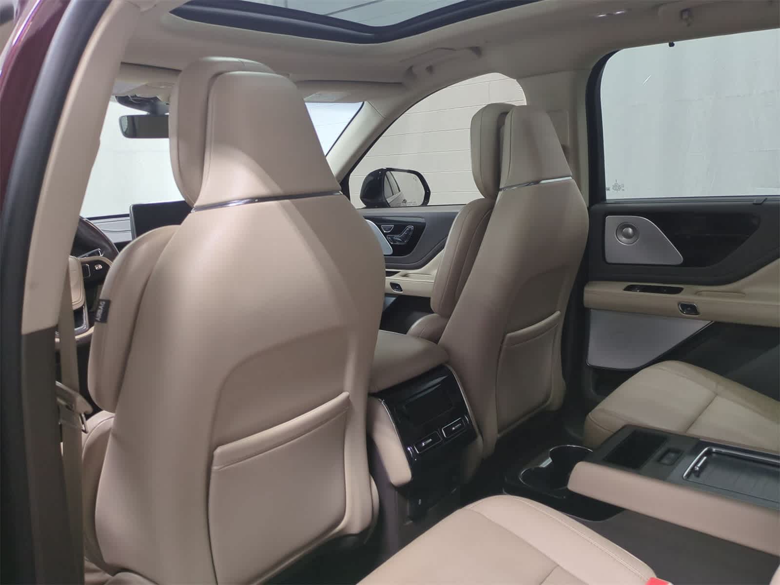 Thumbnail: 2020 Lincoln Aviator - 19