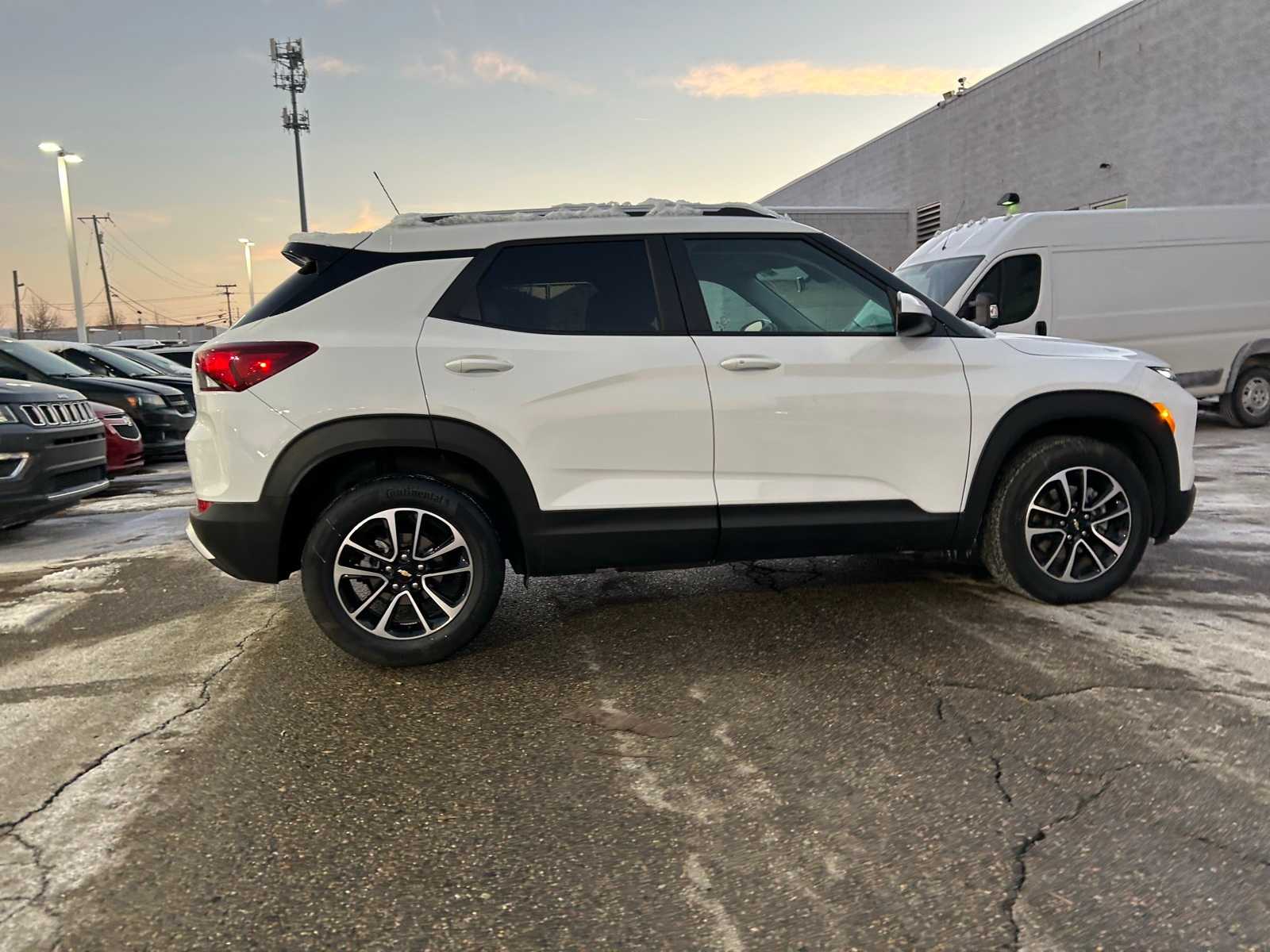 Thumbnail: 2025 Chevrolet TrailBlazer - 13