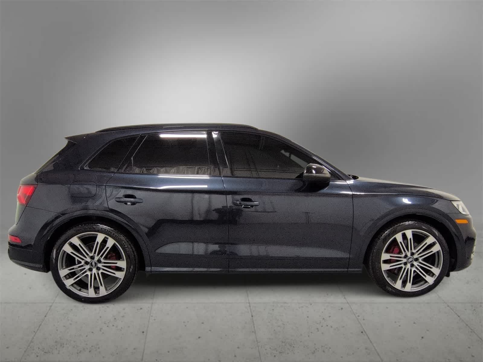 Thumbnail: 2019 Audi SQ5 - 9