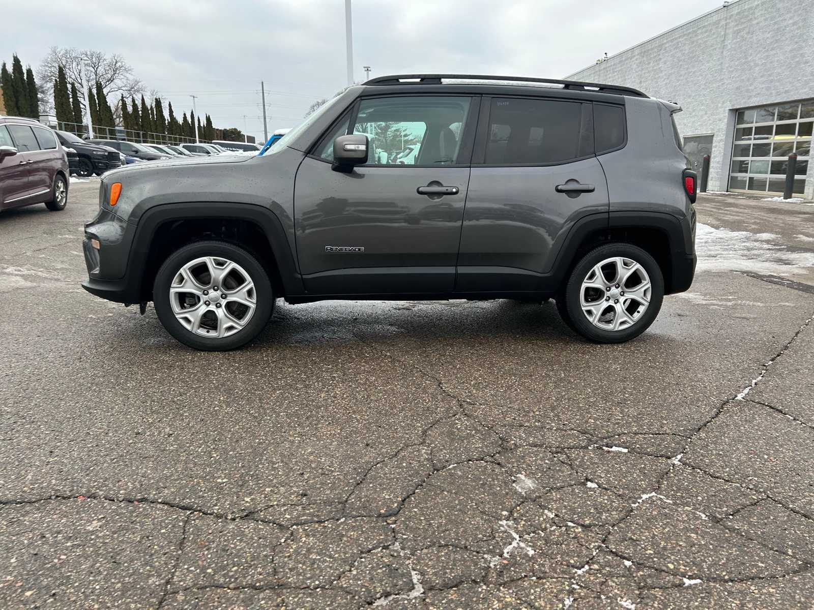 Thumbnail: 2019 Jeep Renegade - 21
