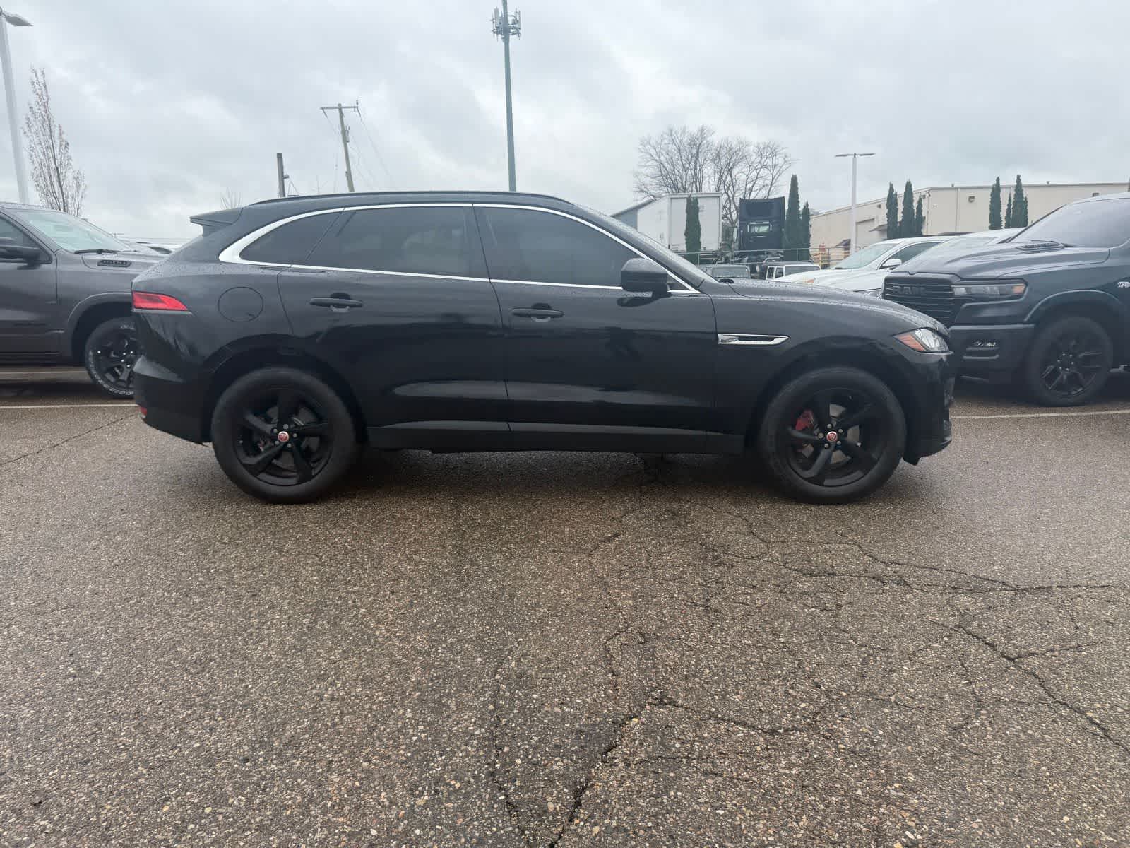 Thumbnail: 2019 Jaguar F-Pace - 16