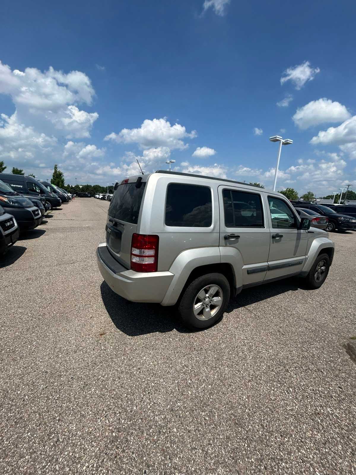 Thumbnail: 2009 Jeep Liberty - 16