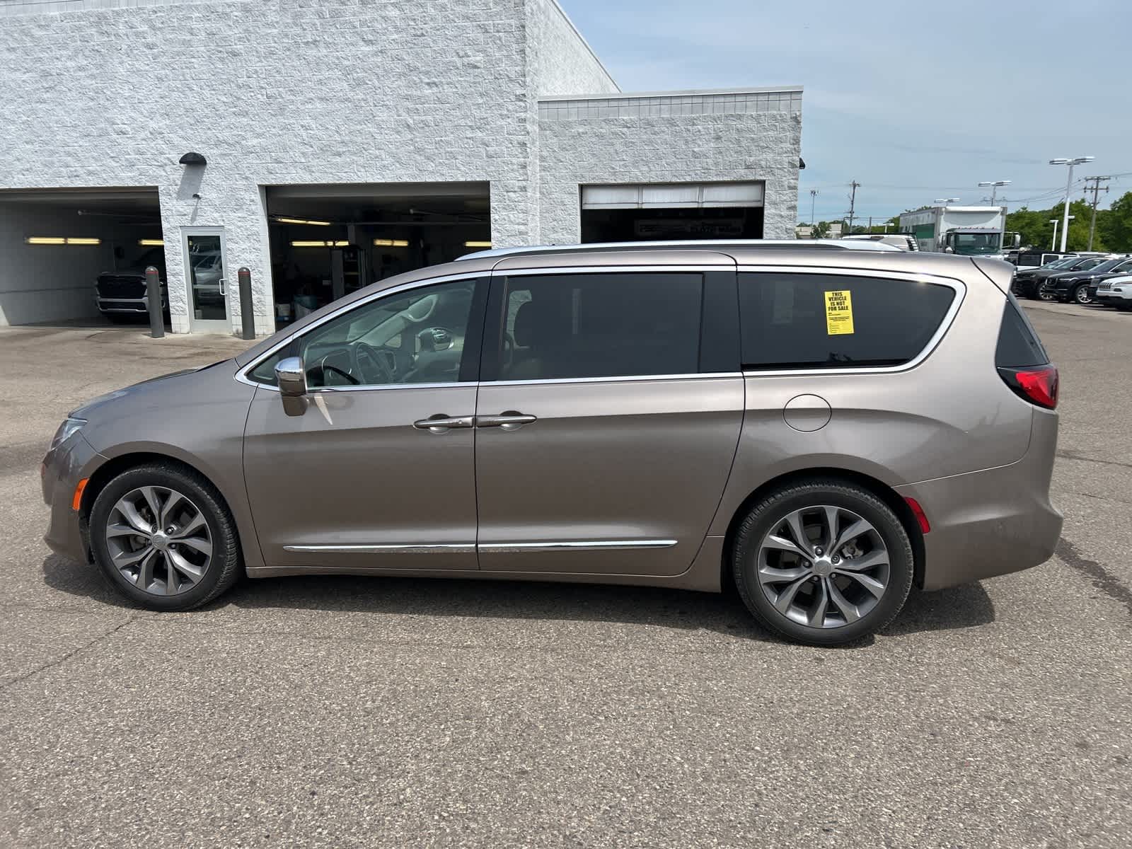 2018 Chrysler Pacifica Limited 30