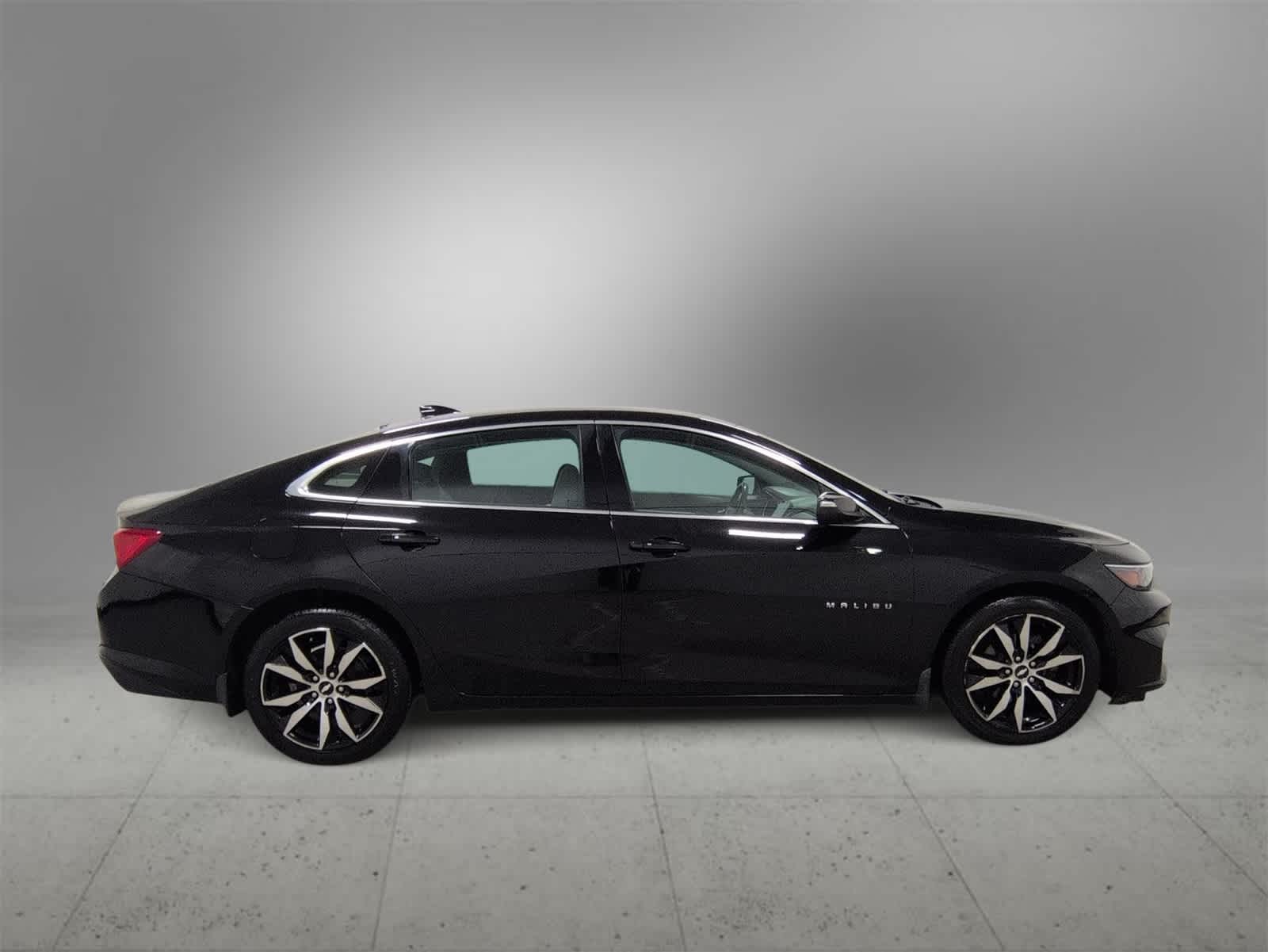 Thumbnail: 2018 Chevrolet Malibu - 9