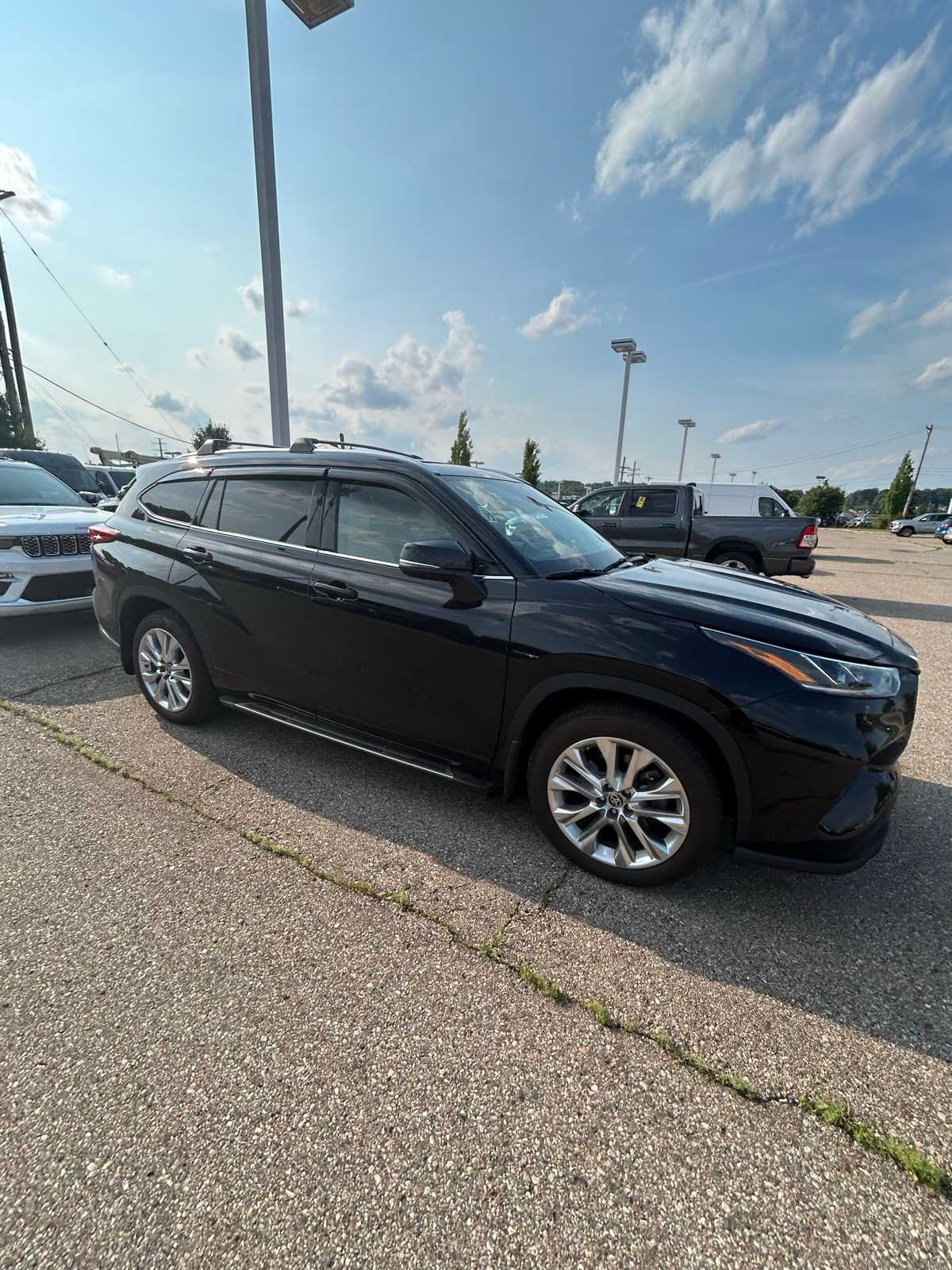 Thumbnail: 2023 Toyota Highlander - 10