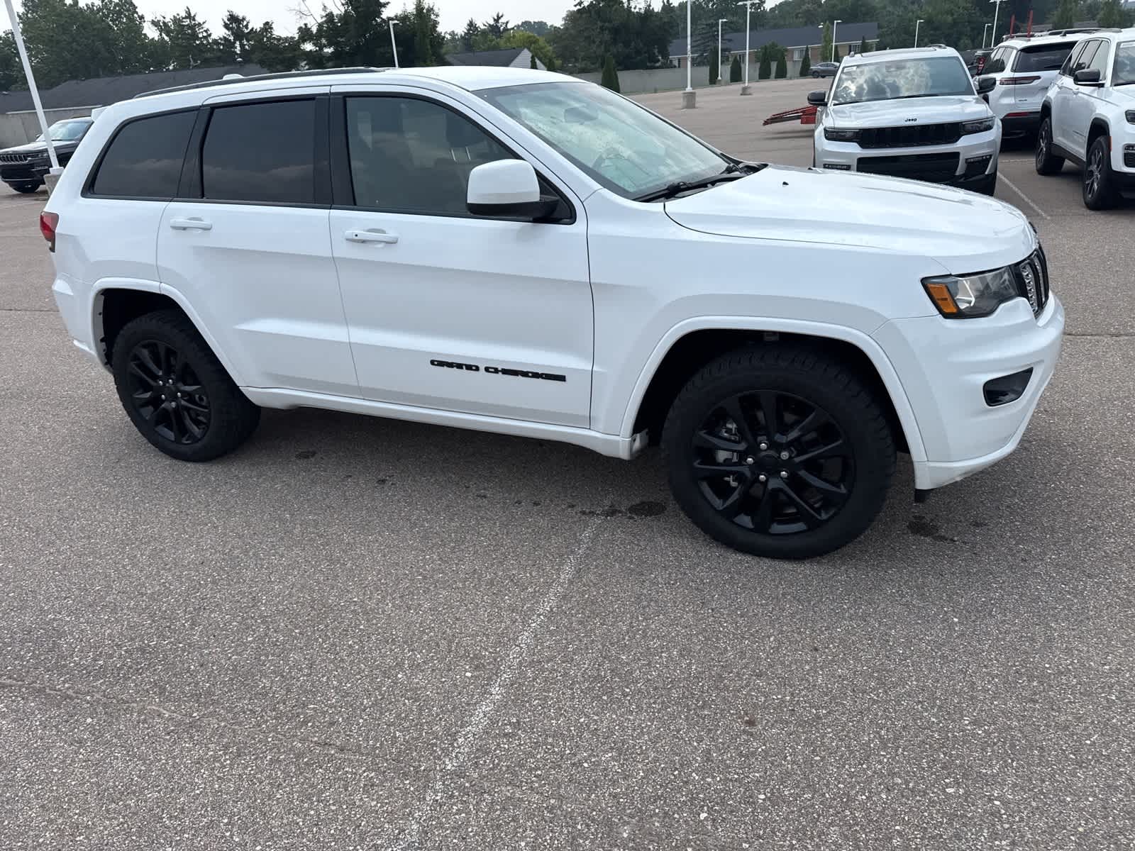 Thumbnail: 2021 Jeep Grand Cherokee - 10