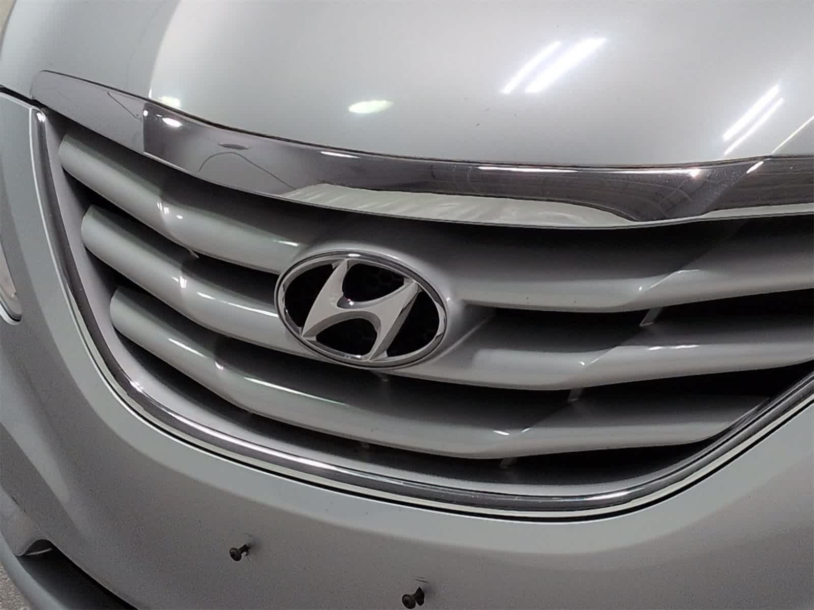 Thumbnail: 2013 Hyundai Sonata - 12