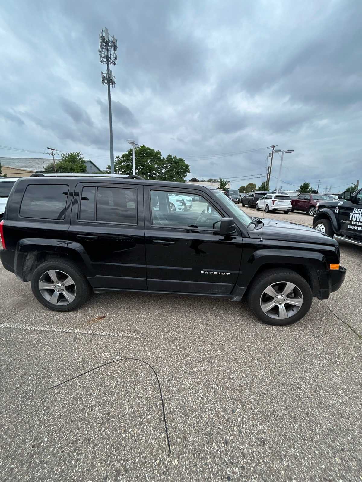 Thumbnail: 2017 Jeep Patriot - 11