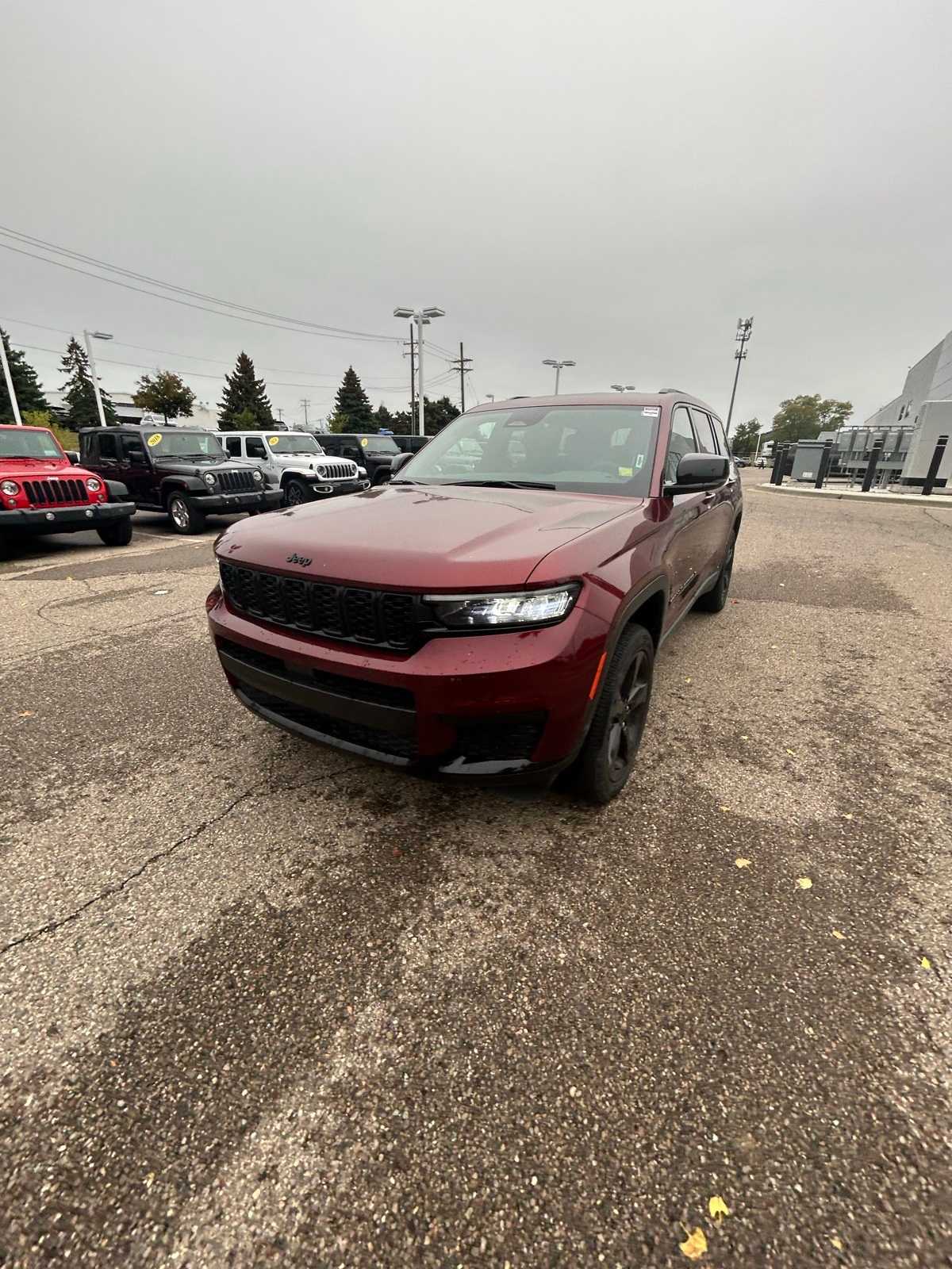 Thumbnail: 2023 Jeep Grand Cherokee L - 3